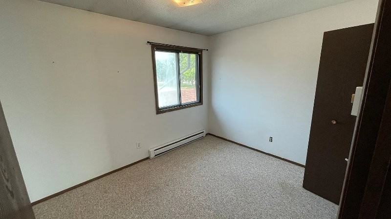 124 8th Ave Se - Photo 4 of 9