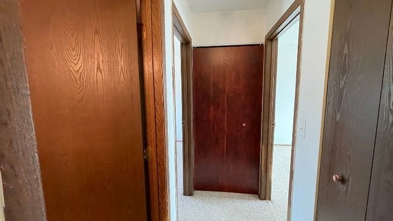 124 8th Ave Se - Photo 5 of 9