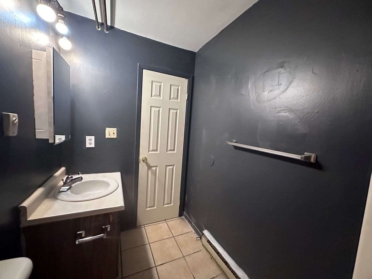 504 W Woodbury St Apt 3 - Photo 3 of 8