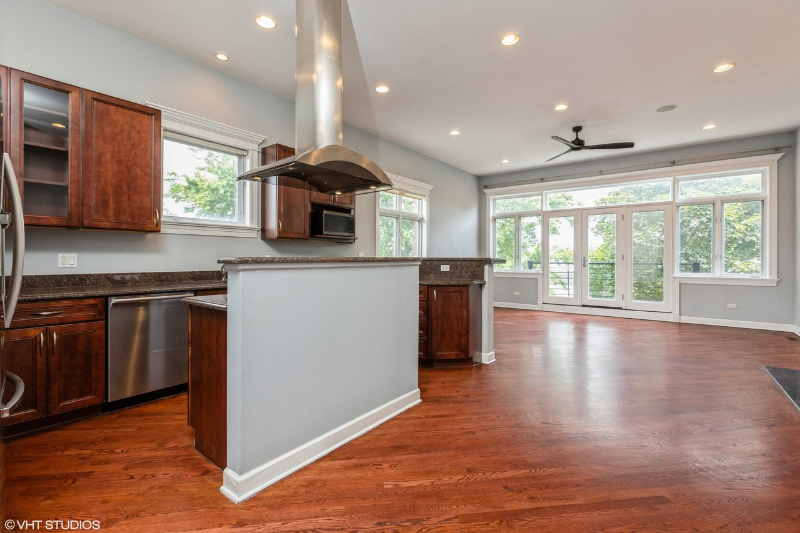 2451 W Cortland St #3 - Photo 4 of 13