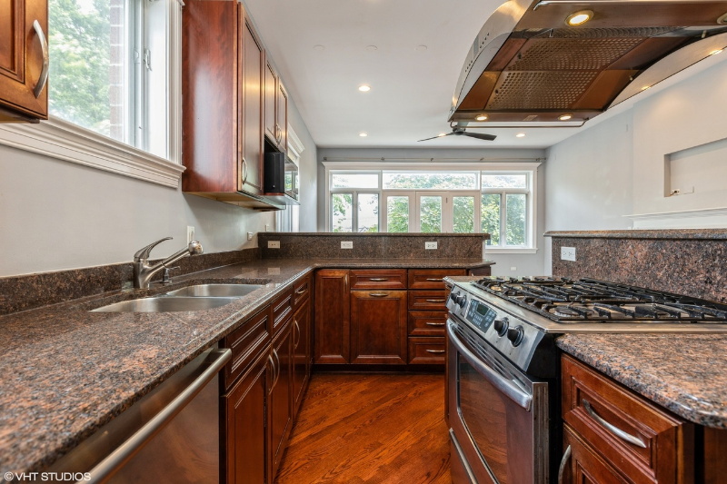 2451 W Cortland St #3 - Photo 6 of 13