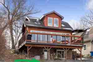 featured image of 4887 Edgewater Dr