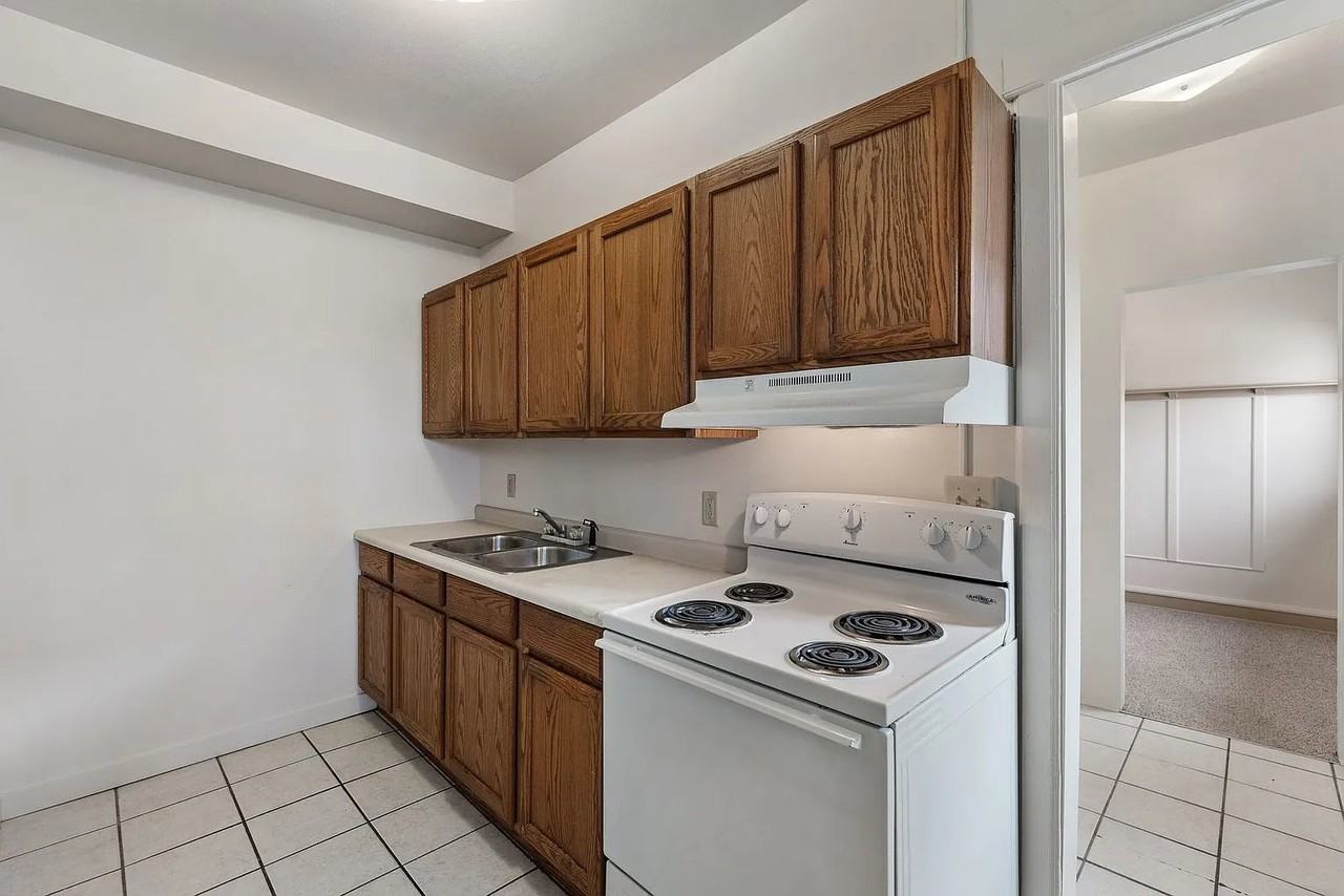 2311 W Wisconsin Ave #10 - Photo 5 of 6