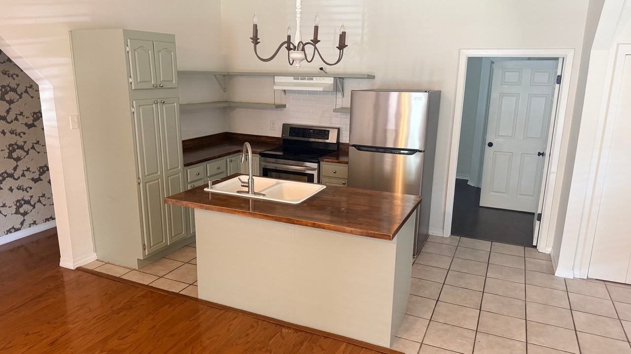 402 S Cherry St - Photo 4 of 12