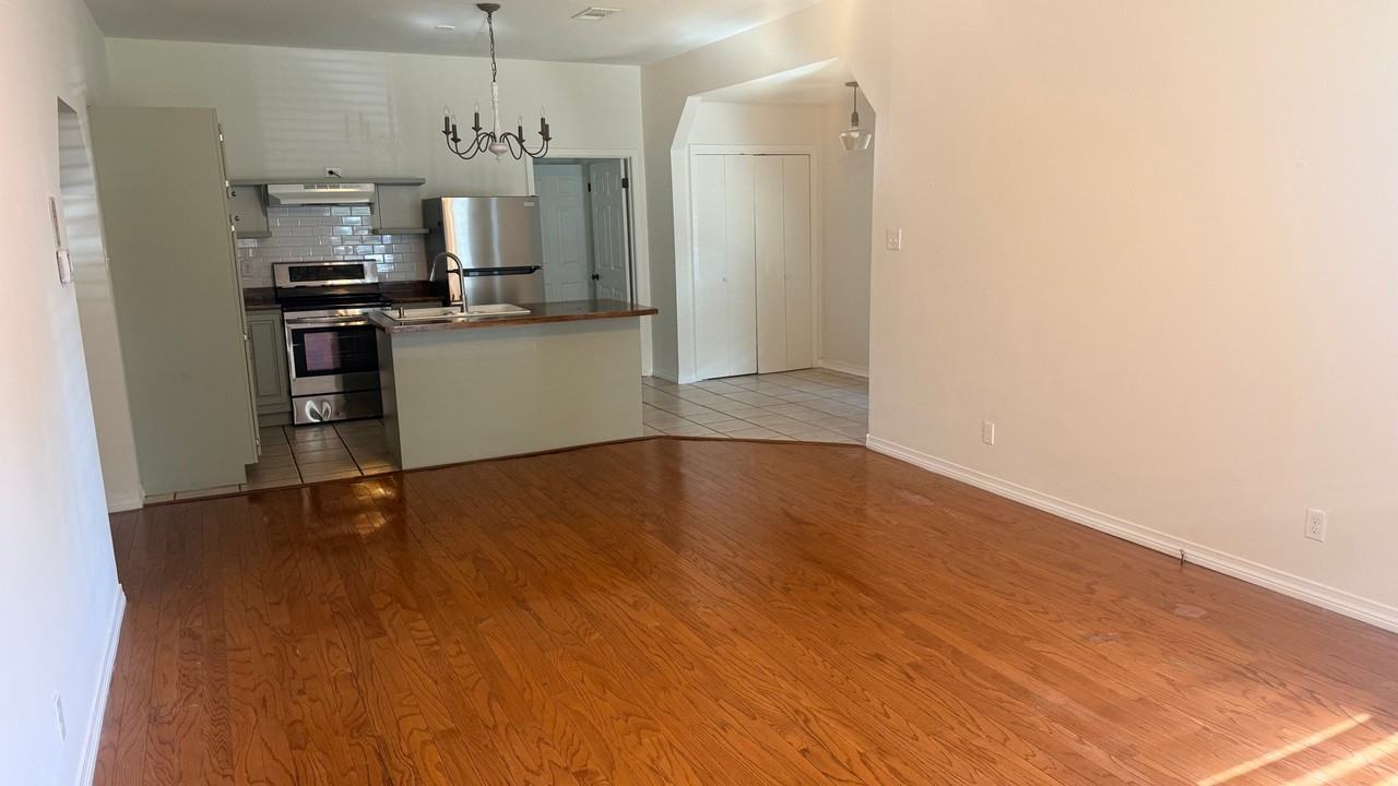 402 S Cherry St - Photo 5 of 12