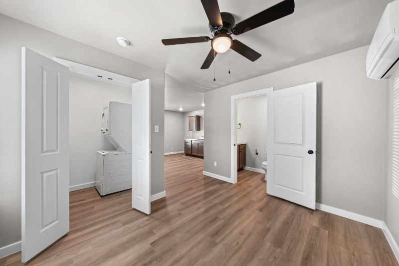 107 Thomas St Unit B - Photo 3 of 13