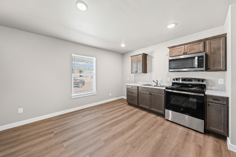 107 Thomas St Unit B - Photo 6 of 13