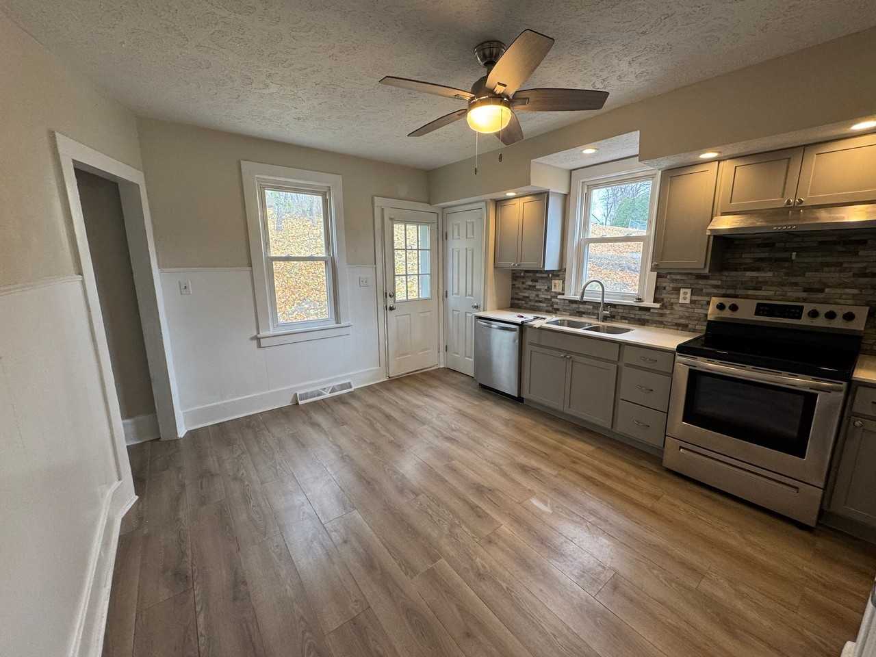 834 W Martin St - Photo 2 of 8