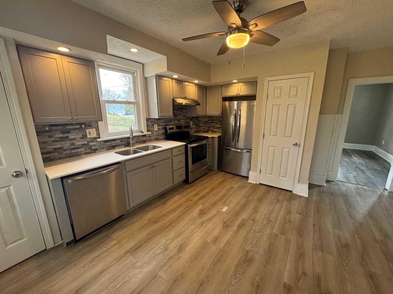 834 W Martin St - Photo 3 of 8