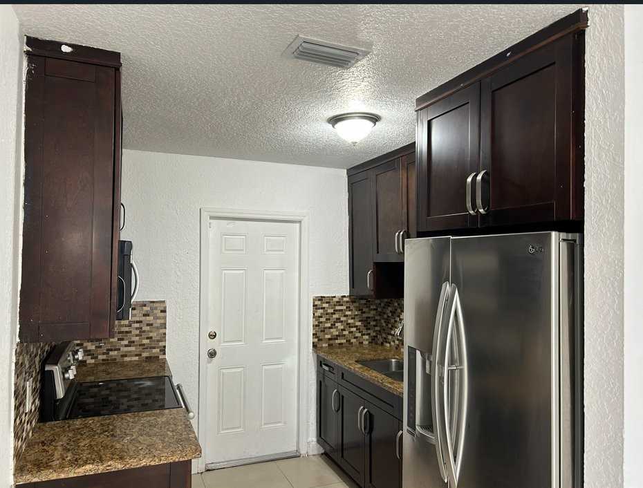 2571 Nw 153rd St - Photo 2 of 20