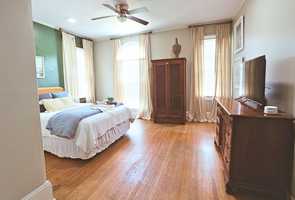 featured image of 633 College St #633B