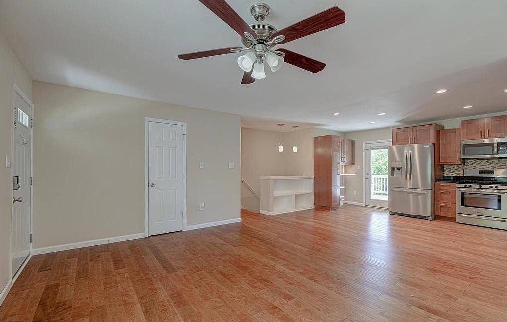 6510 Carriage Dr - Photo 3 of 16