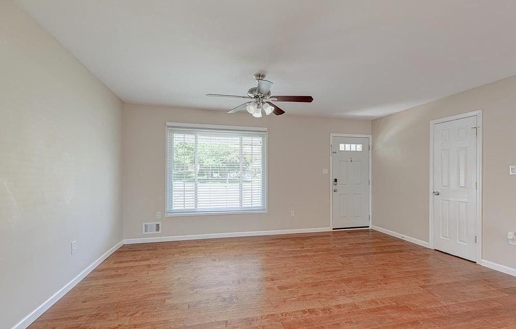 6510 Carriage Dr - Photo 4 of 16