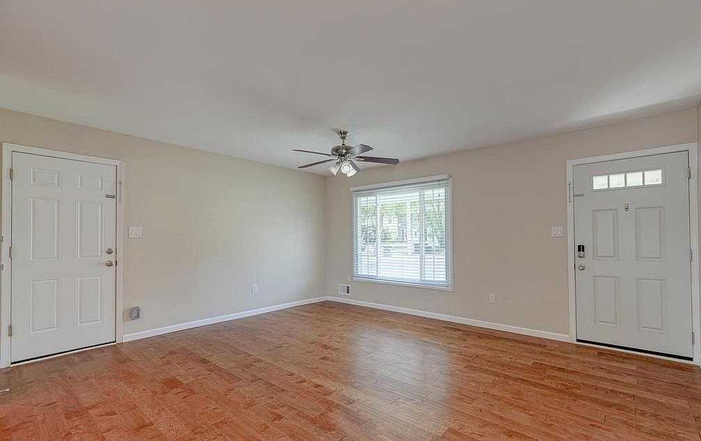 6510 Carriage Dr - Photo 5 of 16
