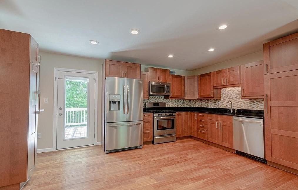 6510 Carriage Dr - Photo 6 of 16