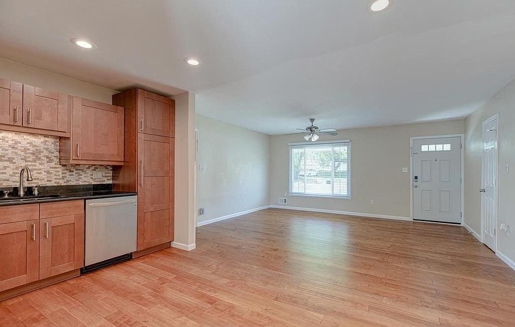6510 Carriage Dr - Photo 7 of 16