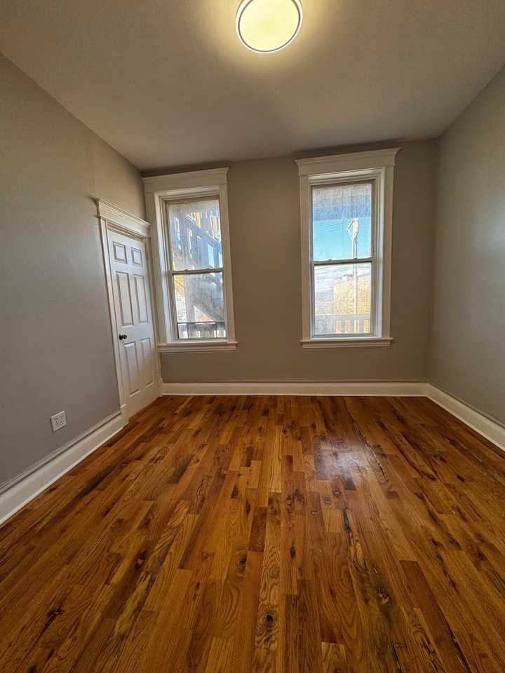 2228 W 18th Pl #2R - Photo 4 of 8