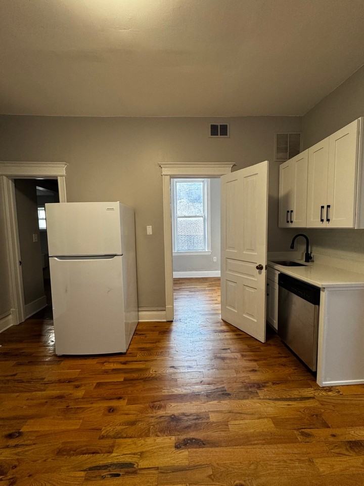 2228 W 18th Pl #2R - Photo 6 of 8