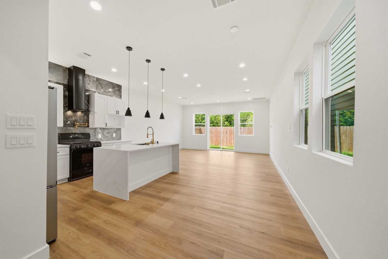 4441 Gunter St - Photo 3 of 19
