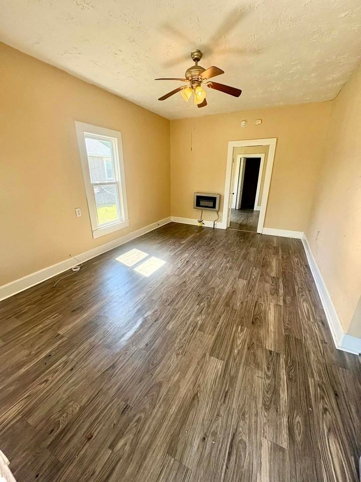 115 Humble Ave - Photo 2 of 8
