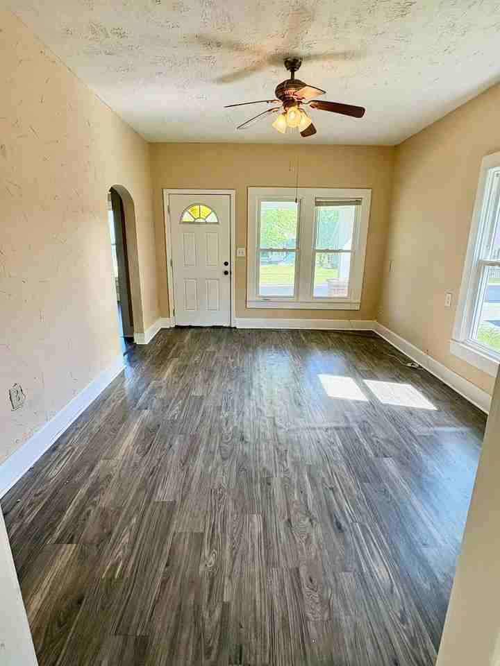 115 Humble Ave - Photo 3 of 8