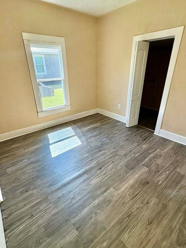 115 Humble Ave - Photo 6 of 8