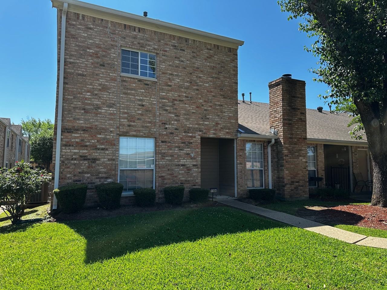 415 Thigpen Dr - Photo 2 of 16