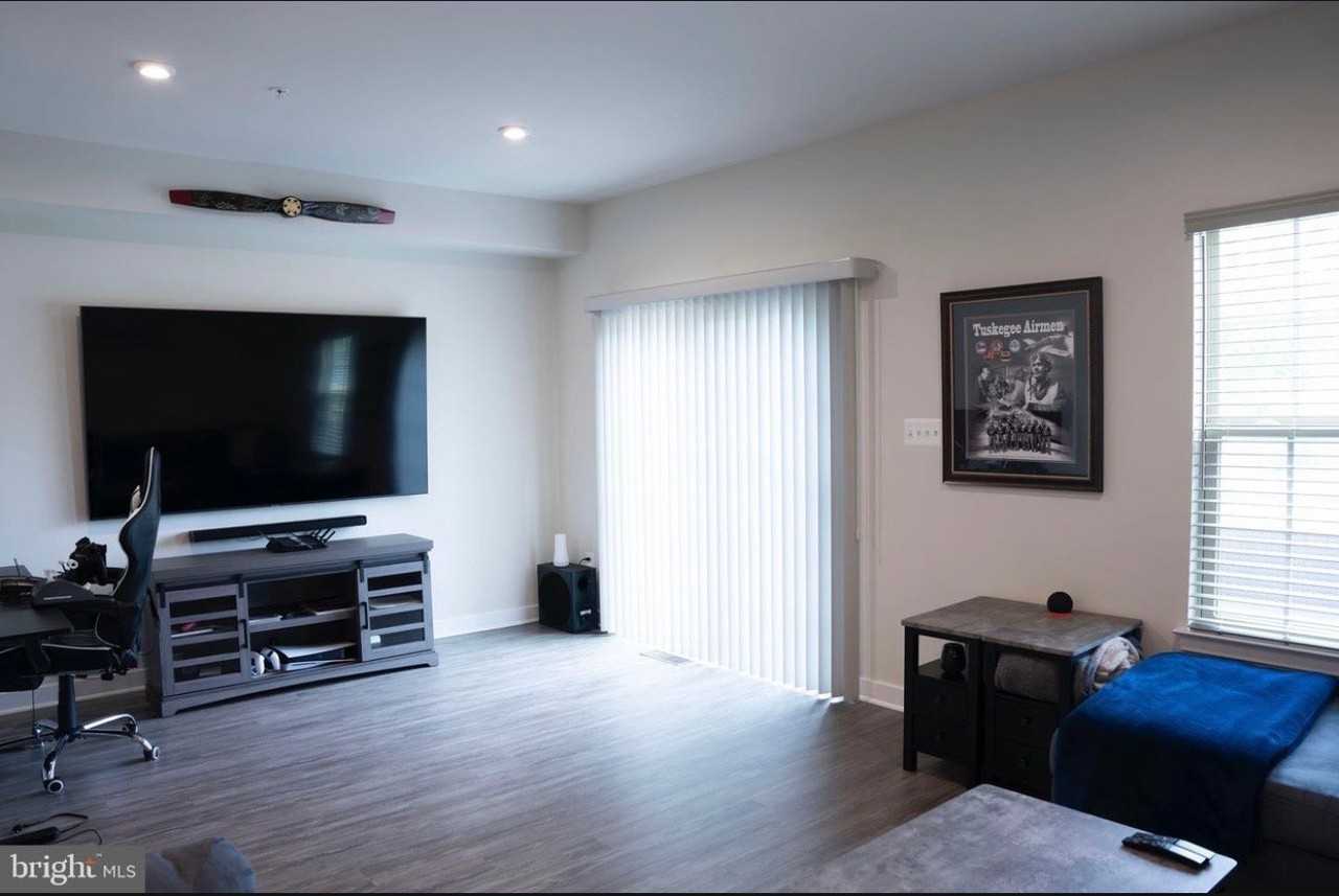 5704 Richmanor Ter - Photo 5 of 10