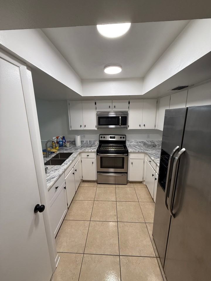 4404 Rockcrest Cir - Photo 2 of 9
