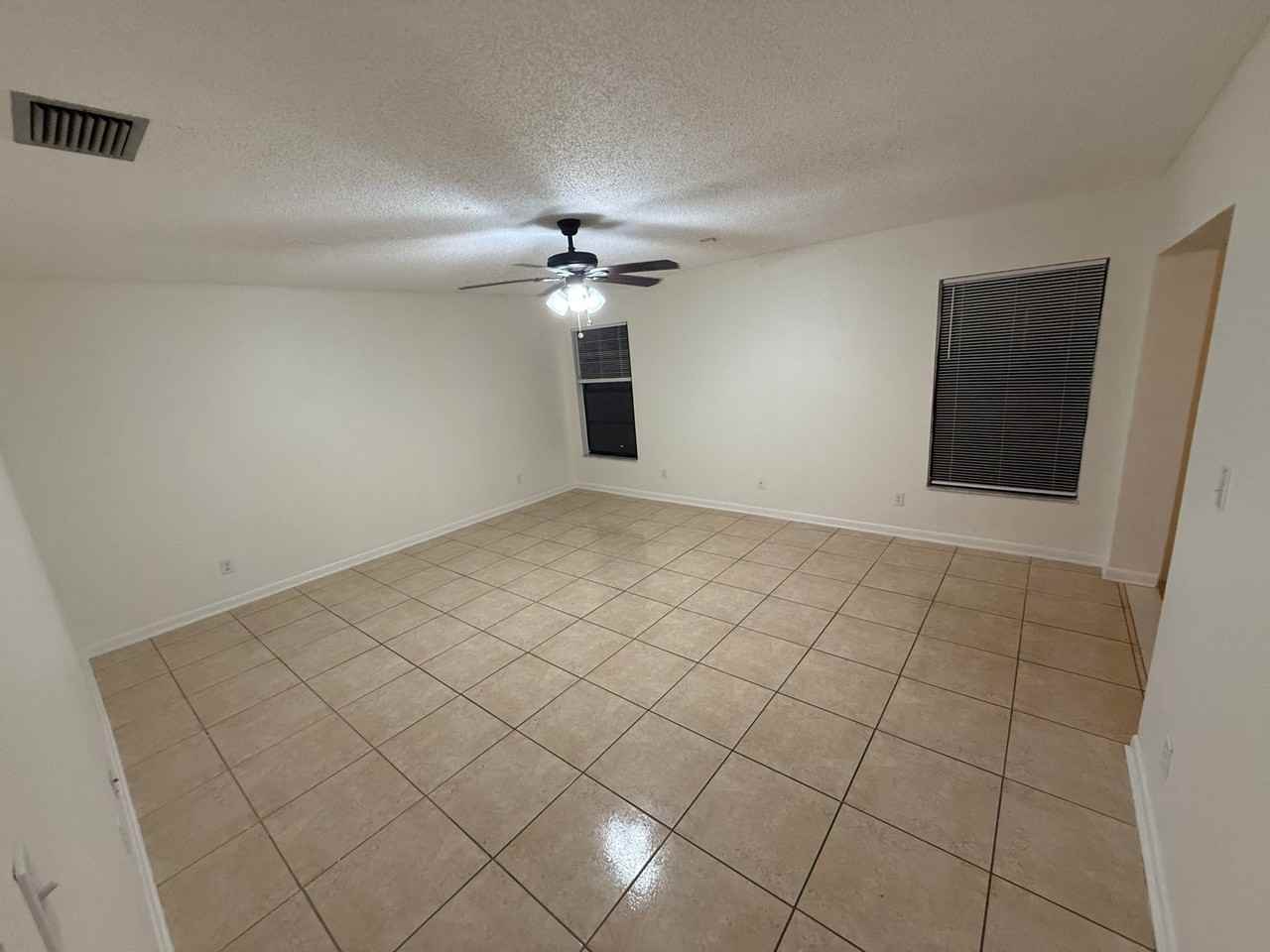 4404 Rockcrest Cir - Photo 4 of 9
