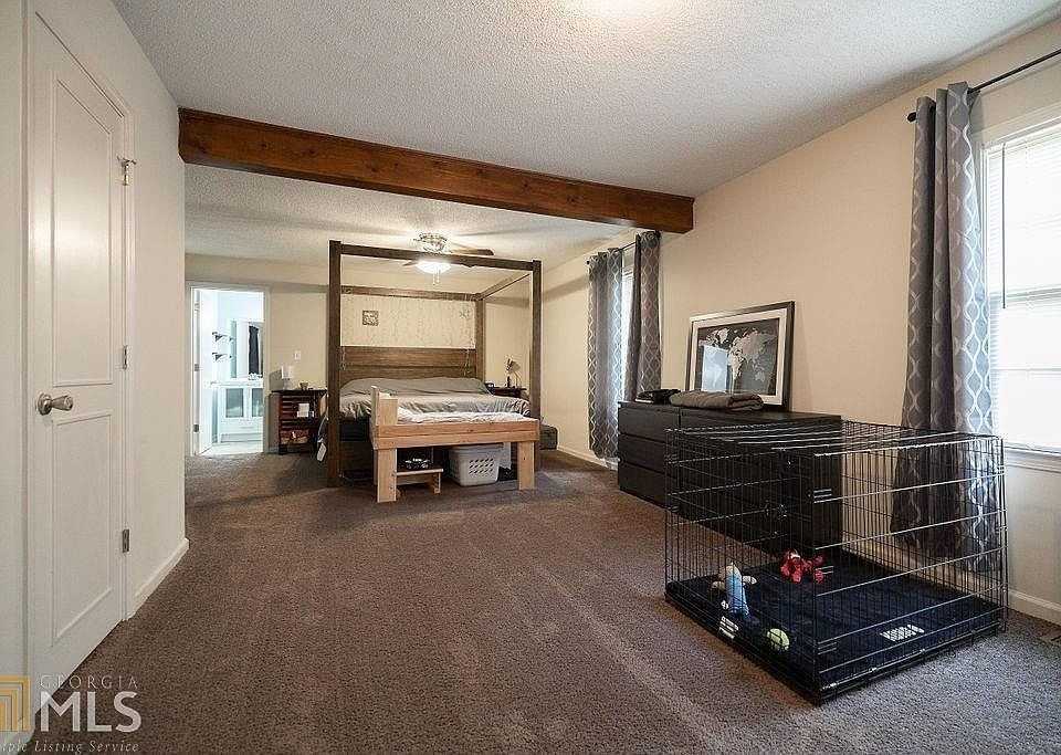 295 Vincent Dr - Photo 2 of 9
