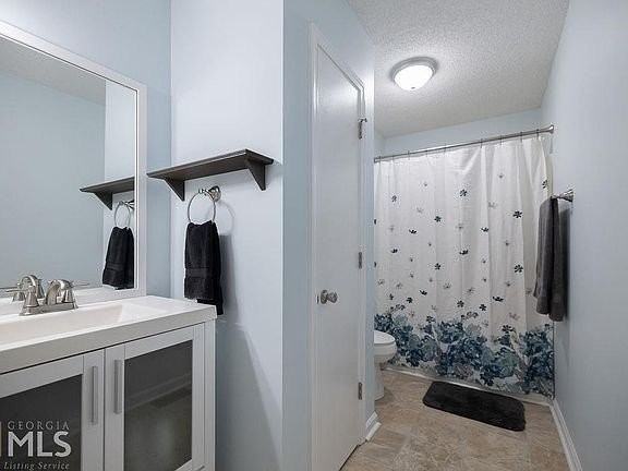 295 Vincent Dr - Photo 6 of 9