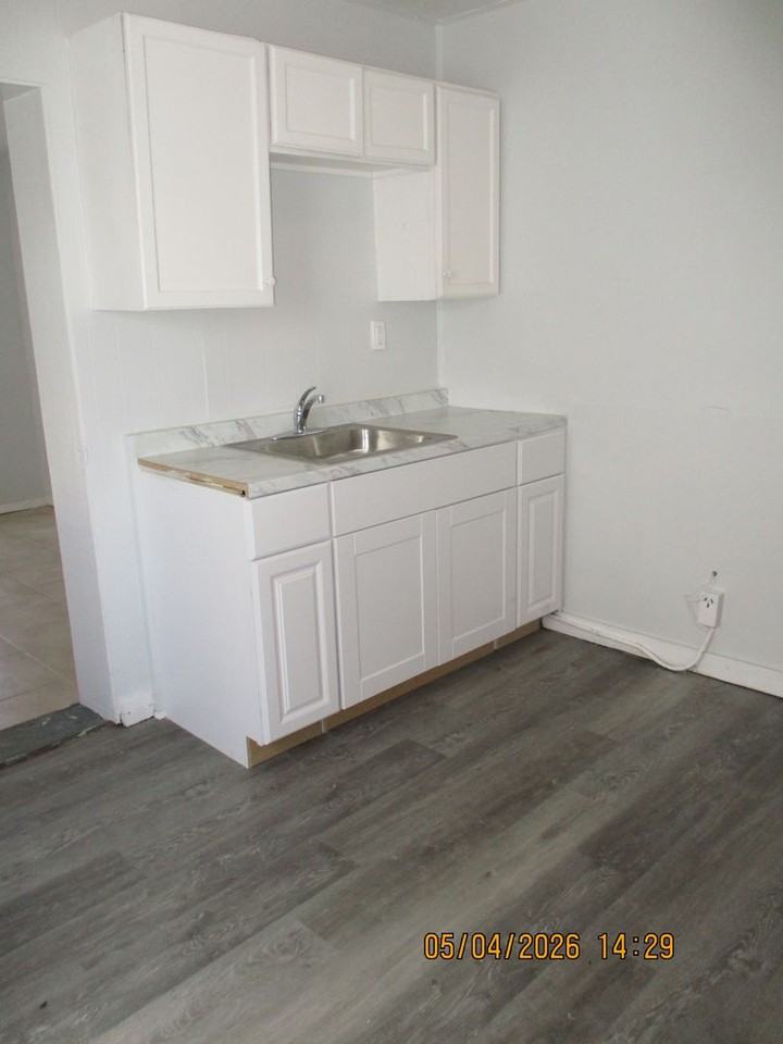 117 S Grandview Ave #8 - Photo 2 of 5