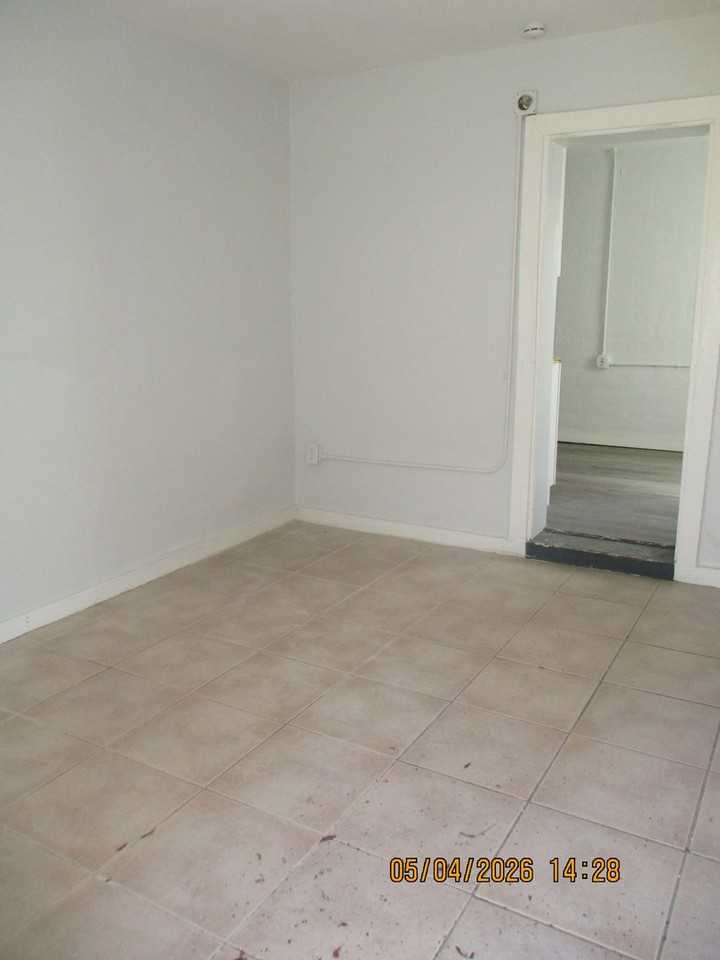 117 S Grandview Ave #8 - Photo 3 of 5