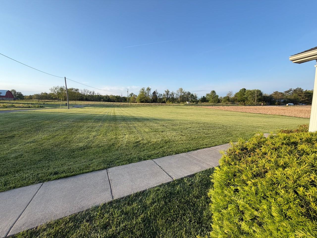 10355 E Hollrah Rd - Photo 2 of 11