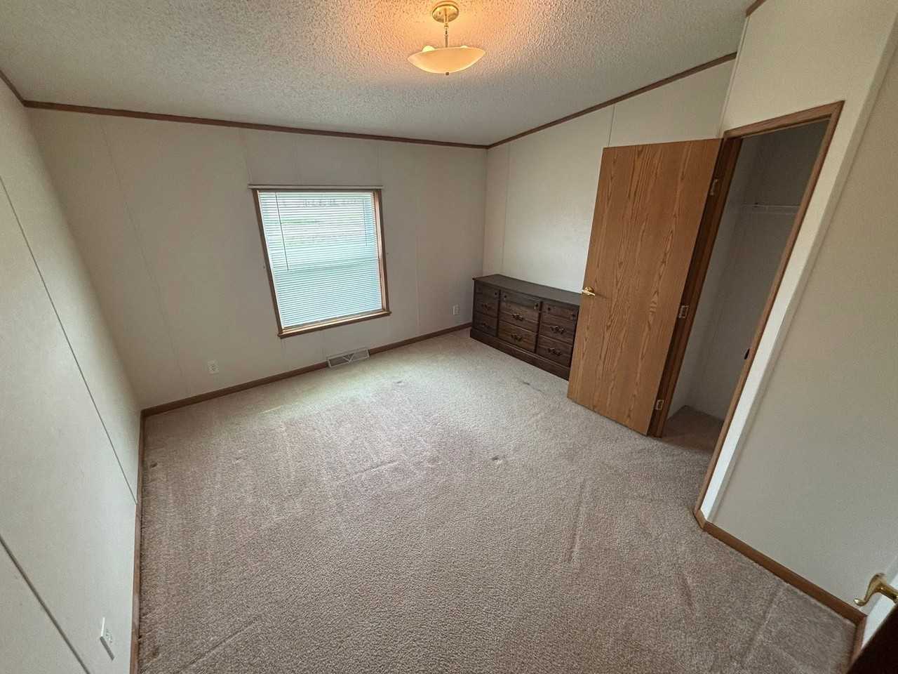 10355 E Hollrah Rd - Photo 7 of 11