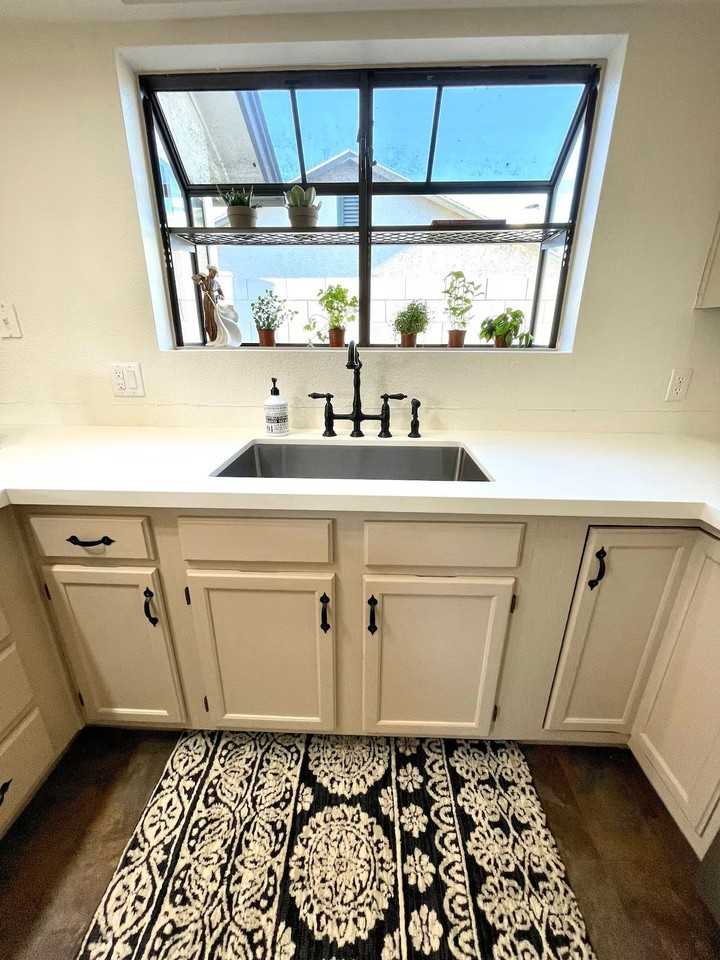 609 N Balboa Cir - Photo 4 of 10
