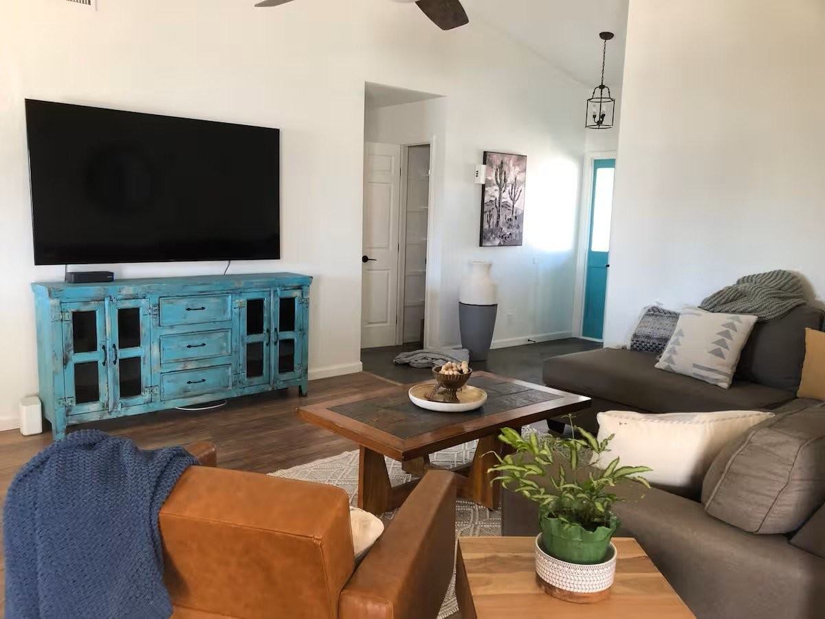 609 N Balboa Cir - Photo 5 of 10