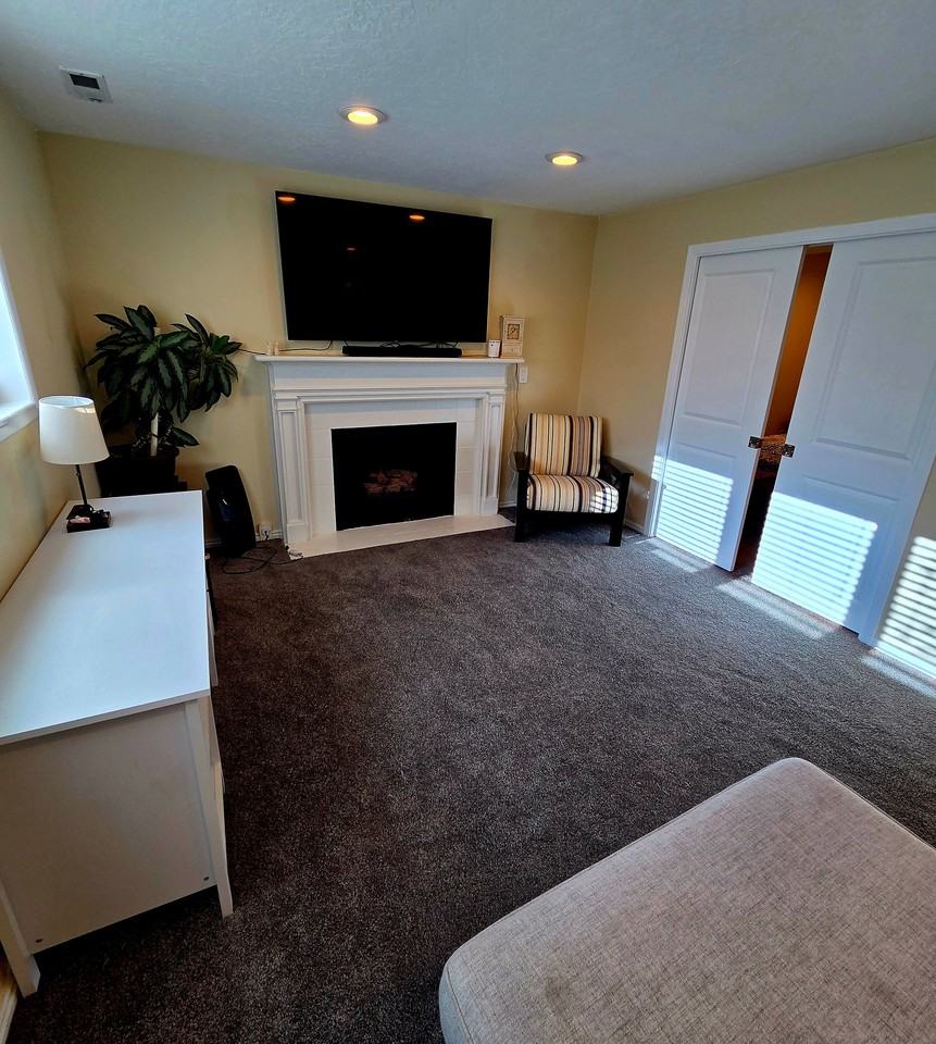 2205 E Buttonwood Dr - Photo 4 of 20