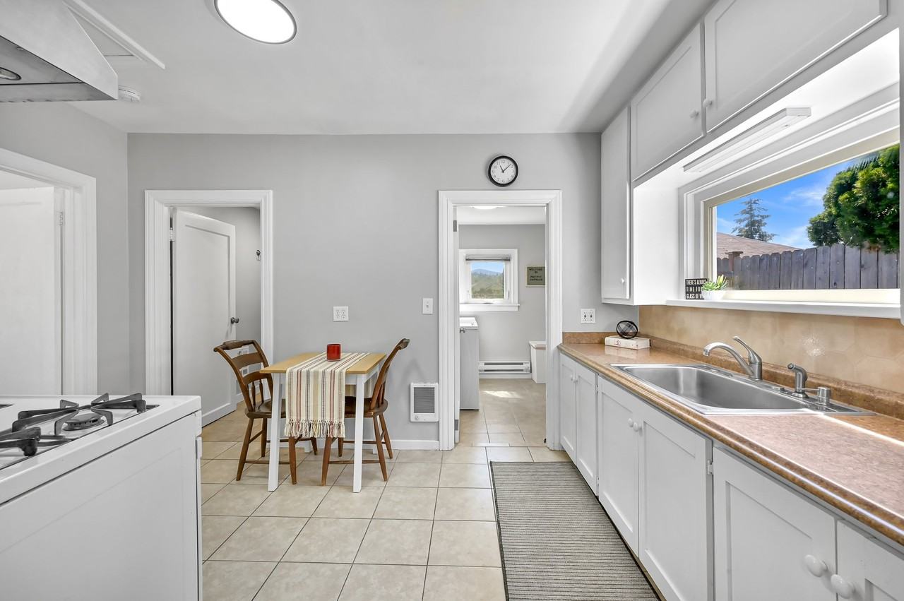 2318 Pacific St - Photo 6 of 20