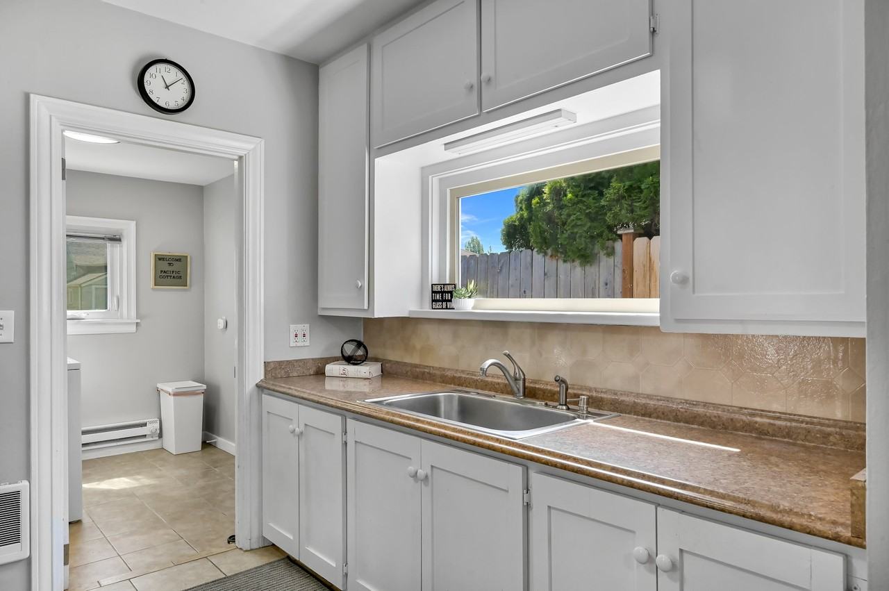 2318 Pacific St - Photo 7 of 20