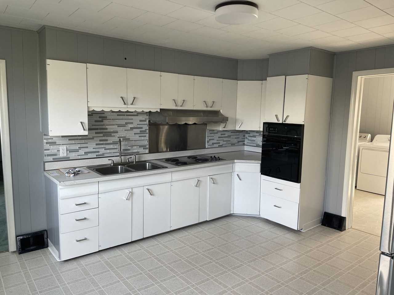 208 William St - Photo 2 of 16