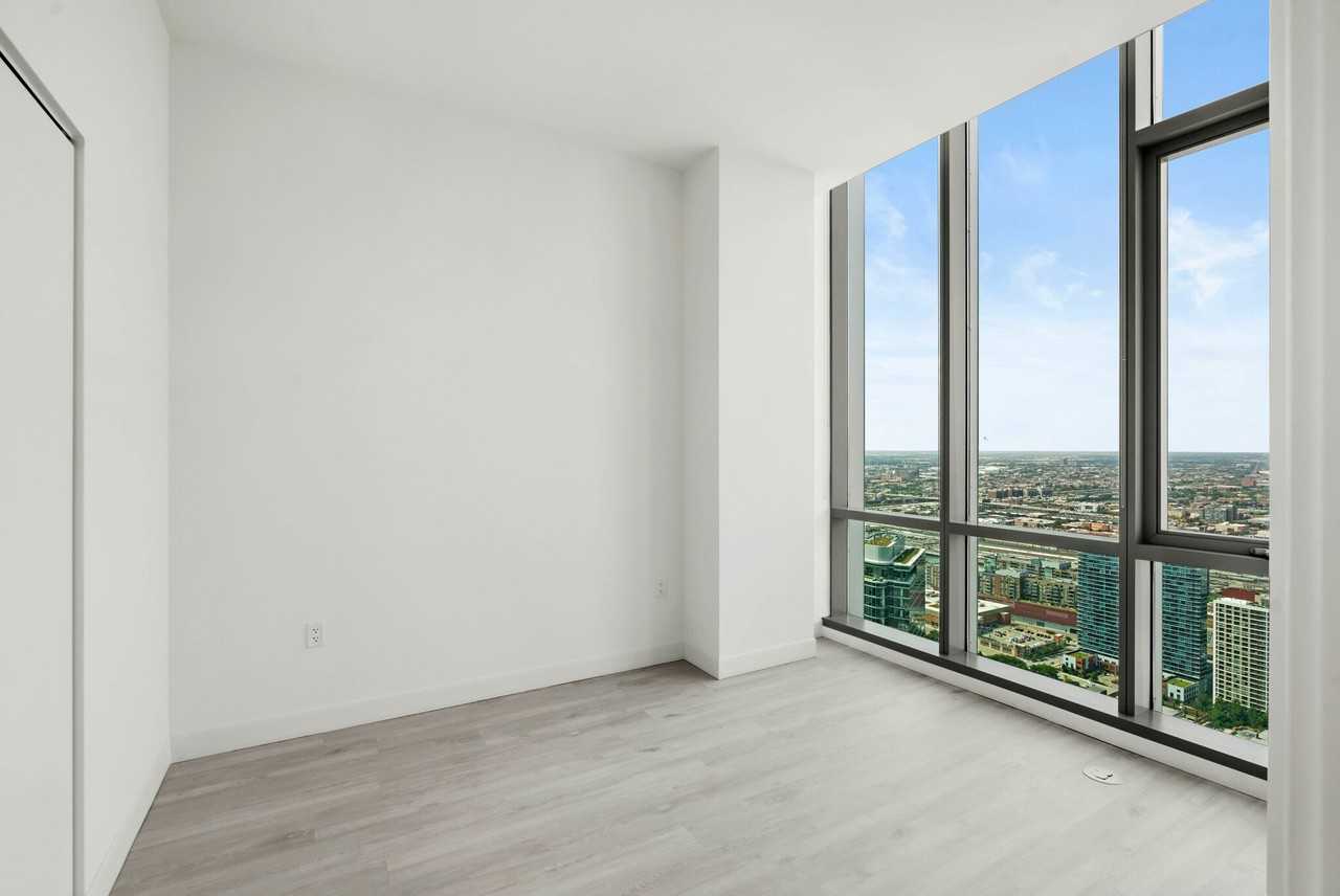 801 S Michigan Ave - Photo 6 of 16