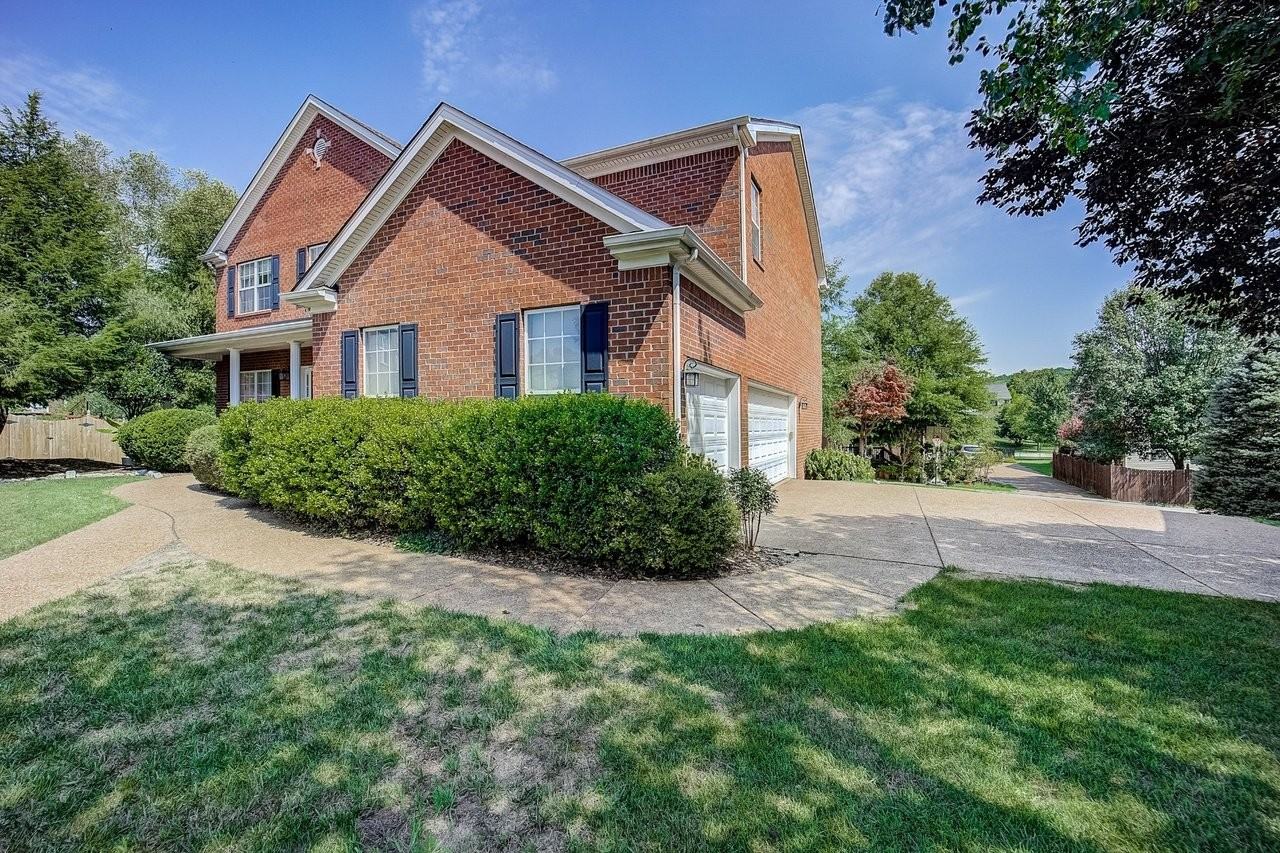1304 Fenner Ct - Photo 2 of 20