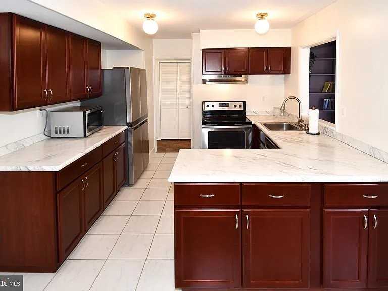 2915 Tallow Ln - Photo 5 of 19