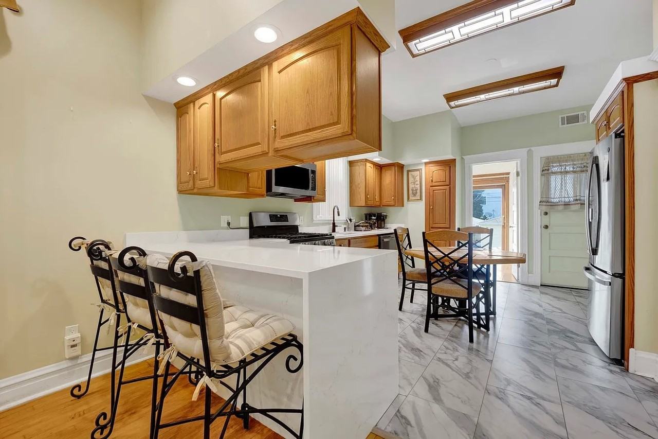 4143 W Roscoe St #1 - Photo 7 of 19