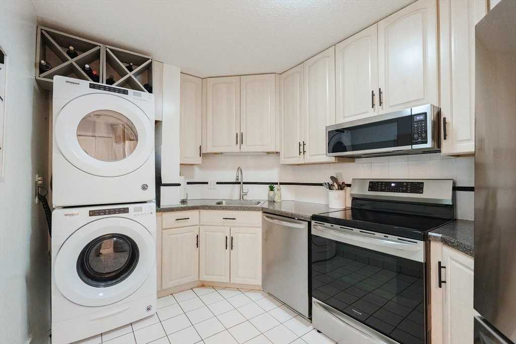 51 Pettee St #13 - Photo 4 of 20