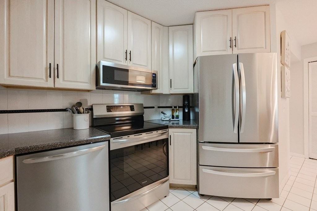 51 Pettee St #13 - Photo 6 of 20