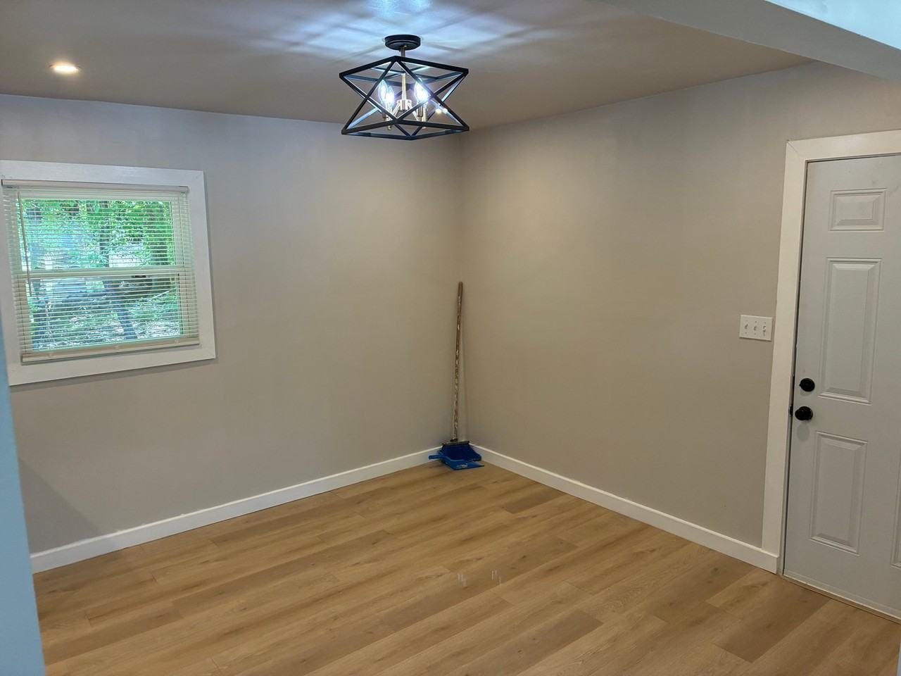 6109 Oakwood Cir Sw - Photo 3 of 12