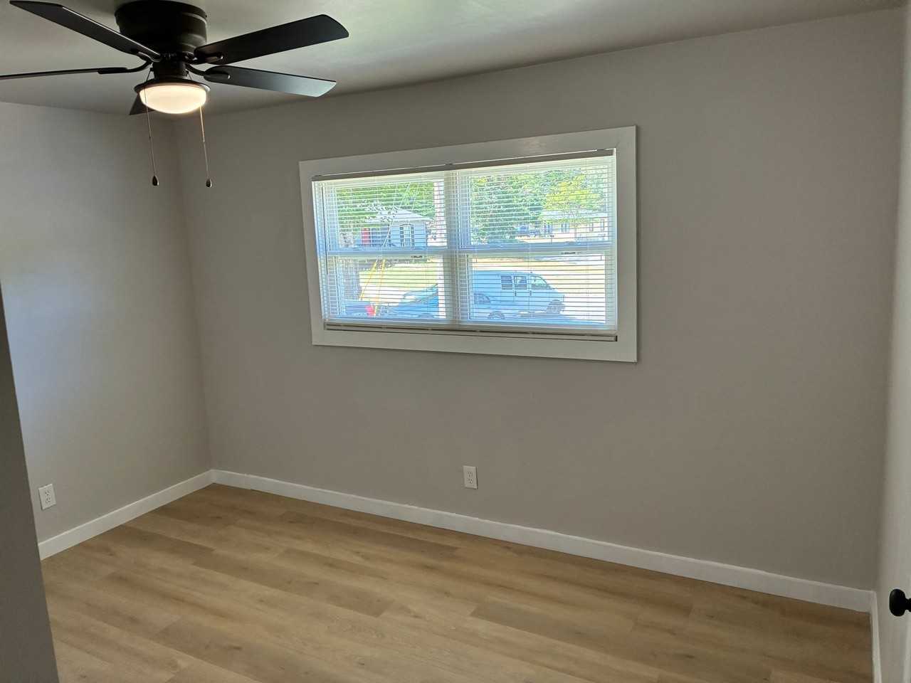 6109 Oakwood Cir Sw - Photo 4 of 12